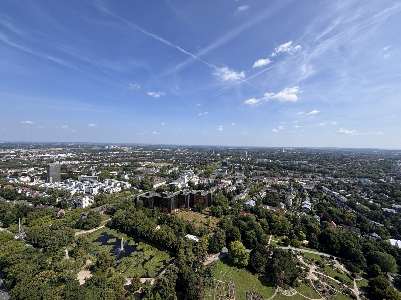 Luftaufnahme über den Westfalenpark und die Dortmunder Innenstadt